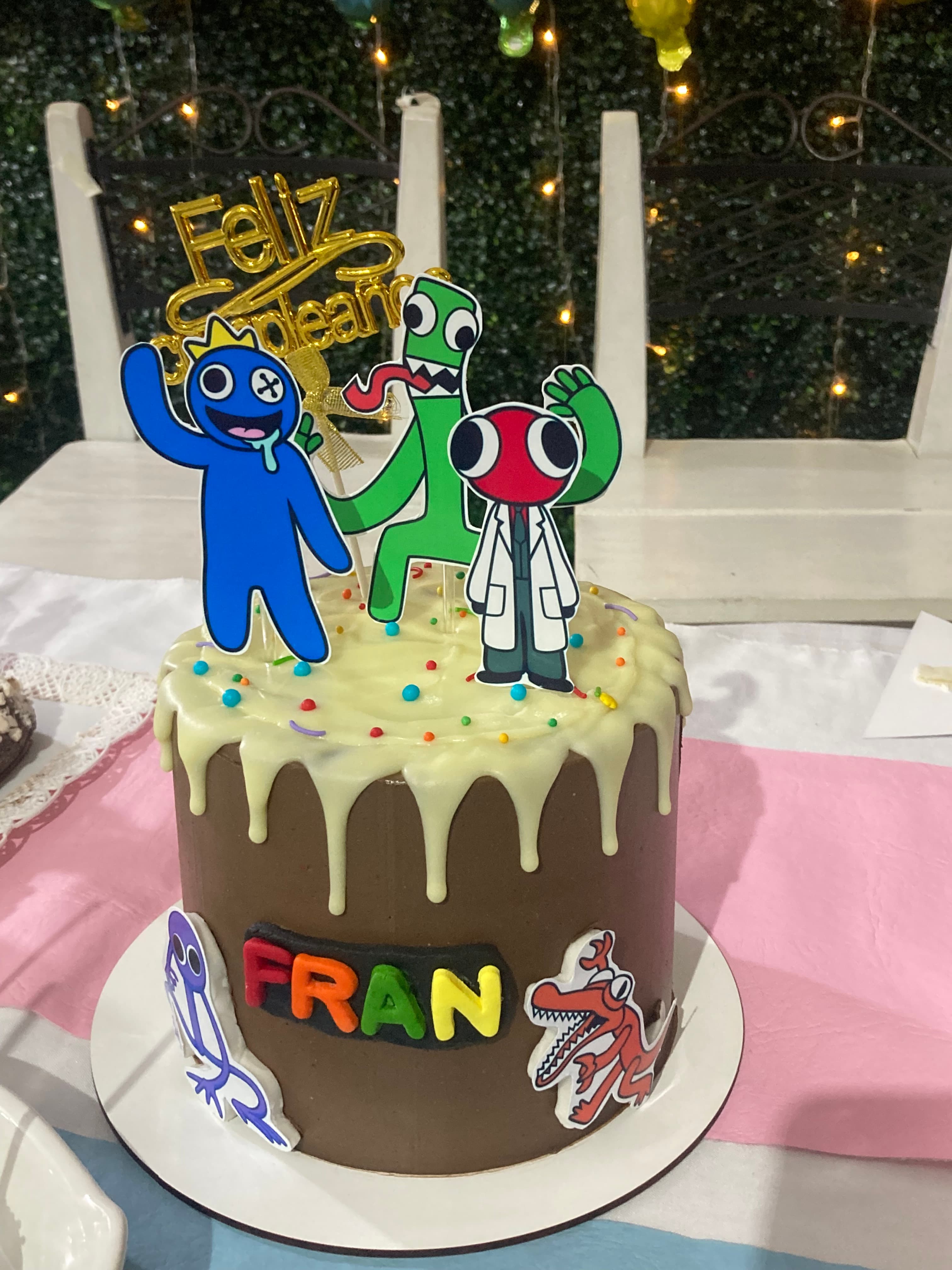 Imagen del producto Torta rainbow friends